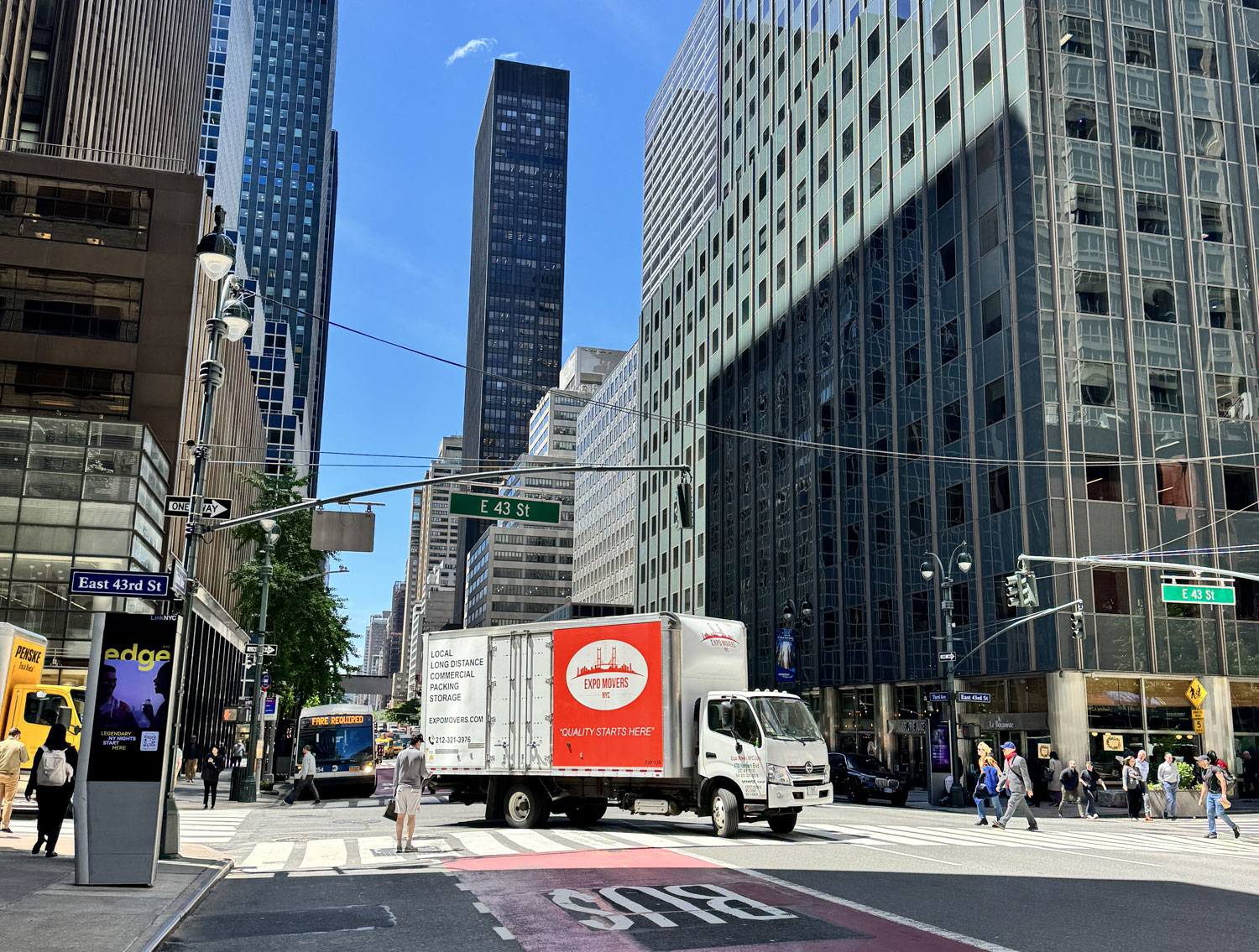expo movers truck in manhattan